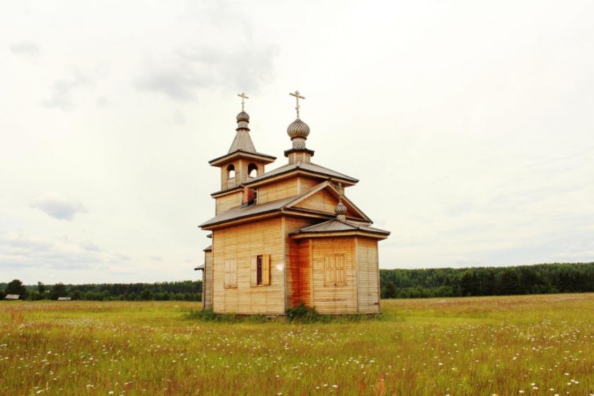 Веркола (Новый Путь). Церковь Артемия Веркольского на Ежемени. общий вид в ландшафте, Вид с юго-востока