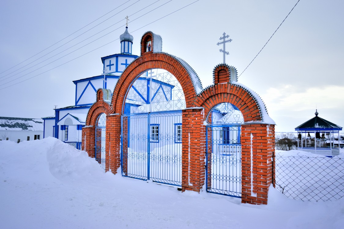 Большая Таяба. Церковь Покрова Пресвятой Богородицы. общий вид в ландшафте