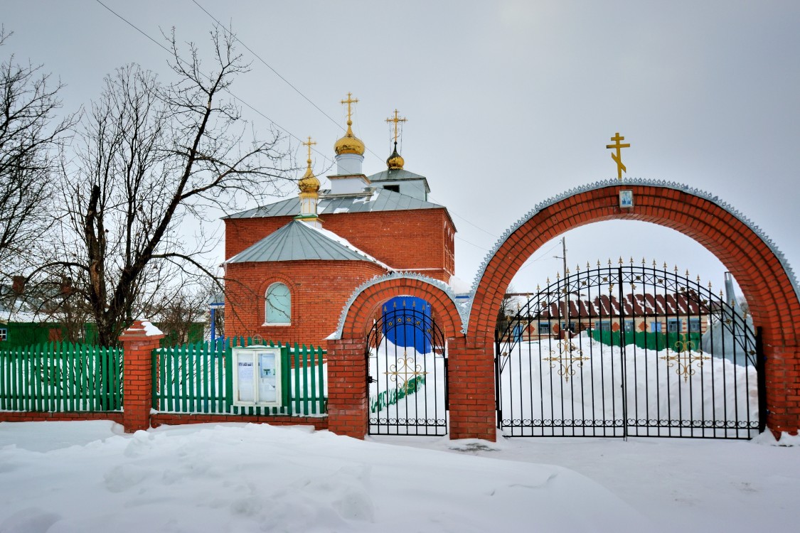 Кушелга. Церковь Троицы Живоначальной. общий вид в ландшафте