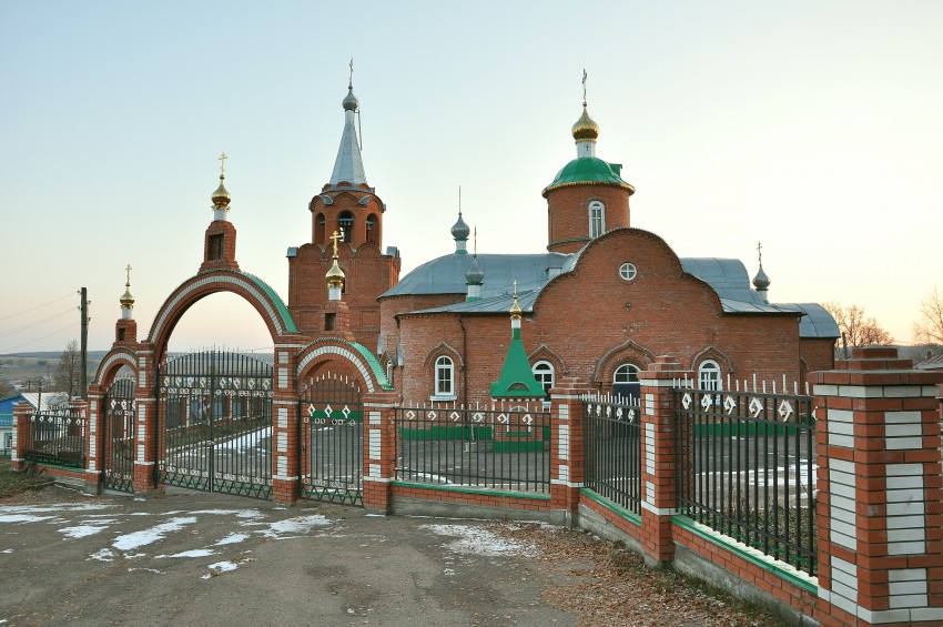 Тобурданово. Церковь Космы и Дамиана. общий вид в ландшафте