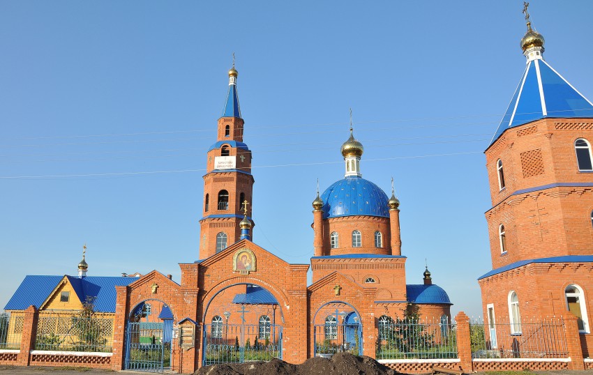 Малые Кибечи. Церковь Казанской иконы Божией Матери. общий вид в ландшафте