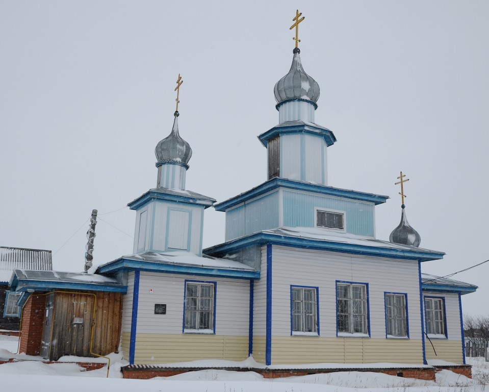 Церковь Успения Пресвятой Богородицы, Азим-Сирма (Вурнарский район, Республика Чувашия). общий вид в ландшафте