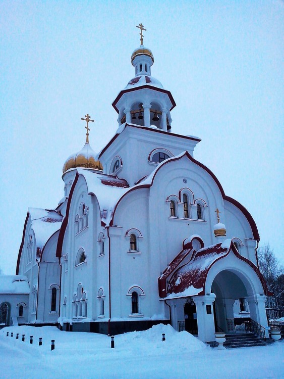 Сургут. Церковь Георгия Победоносца. общий вид в ландшафте