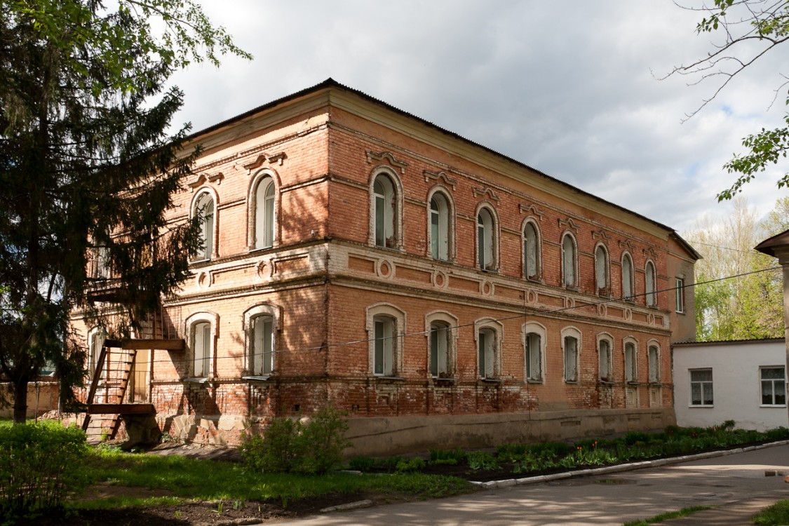 Нижний Ломов. Успенский женский монастырь. фасады, Бывший корпус монастыря, с 1940-х гг. занимаемый городской больницей