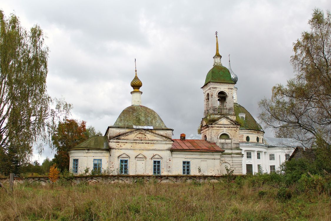 Храмовый комплекс. Церкви Казанской иконы Божией Матери и Преображения Господня, Спас-Бураки (Бураково) (Костромской район, Костромская область). общий вид в ландшафте
