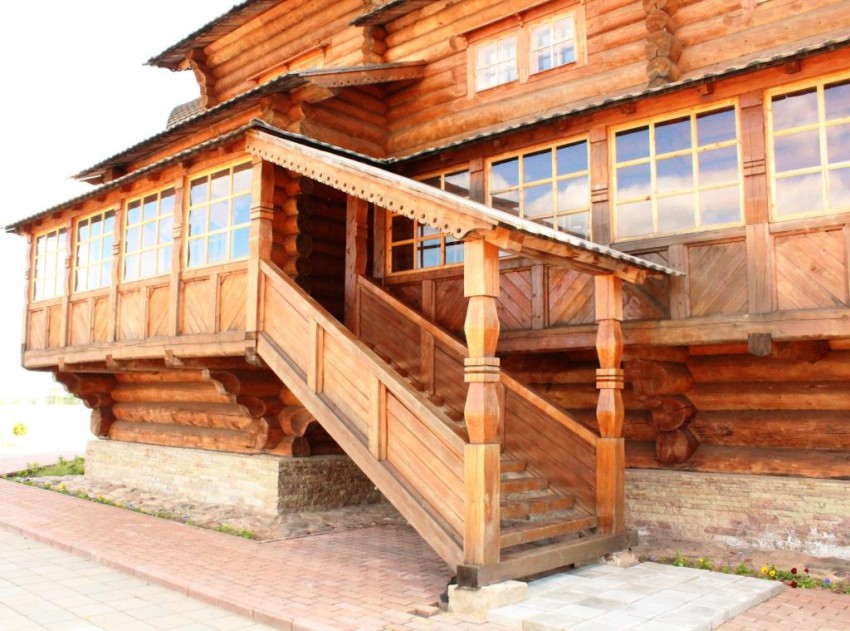 Церковь Петра и Павла, Карпогоры (Пинежский район, Архангельская область). фасады, Вход на гульбище
