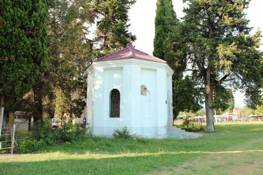 Лыхны. Храм-часовня Пицундской иконы Божией Матери. общий вид в ландшафте