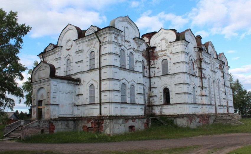 Сура. Сурский Иоанно-Богословский женский монастырь. Собор Успения Пресвятой Богородицы. общий вид в ландшафте, Вид с юго-запада