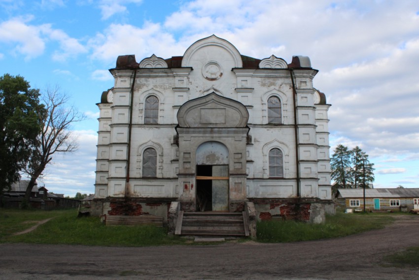 Сура. Сурский Иоанно-Богословский женский монастырь. Собор Успения Пресвятой Богородицы. общий вид в ландшафте, Вид с запада