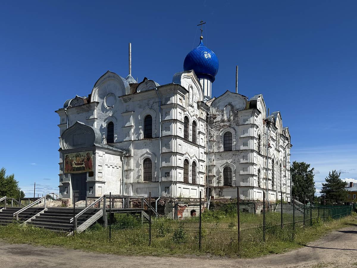 Вид с юго-запада, фасады. Сурский Иоанно-Богословский женский монастырь. Собор Успения Пресвятой Богородицы, Сура (Пинежский район, Архангельская область)