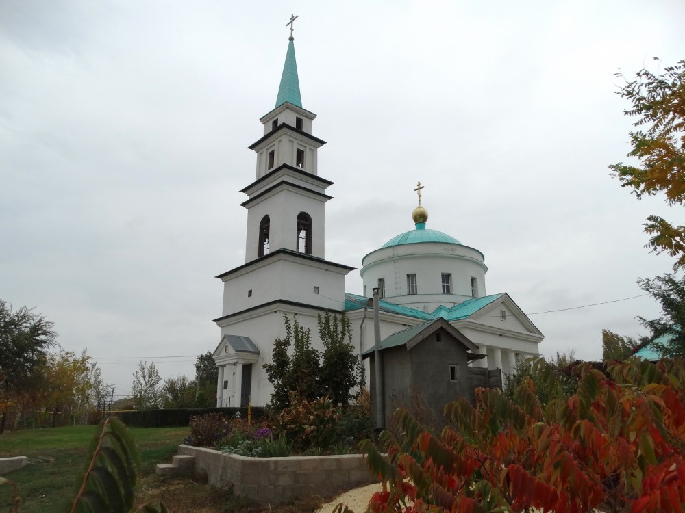 Карповка. Церковь Петра и Павла. фасады