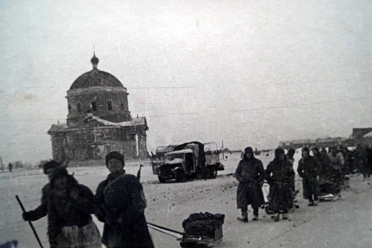 Церковь Петра и Павла, Карповка (Городищенский район, Волгоградская область). архивная фотография, Фото 1943 г. фотоархива ТАСС