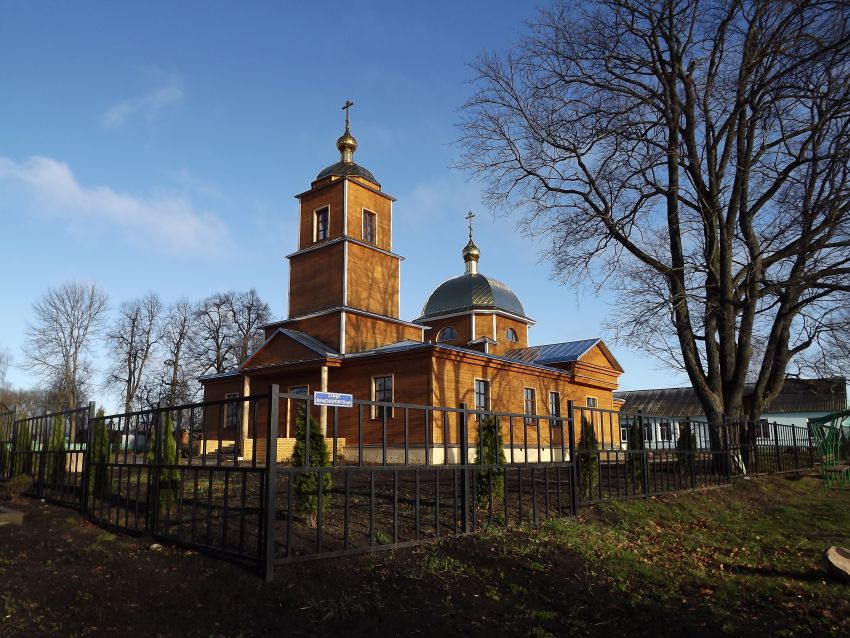 Уношево. Церковь Василия Великого. общий вид в ландшафте