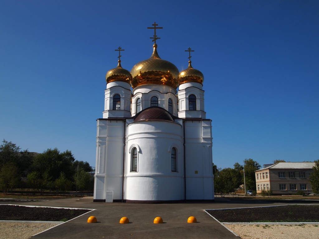 Ивантеевка. Церковь Троицы Живоначальной (новая). фасады