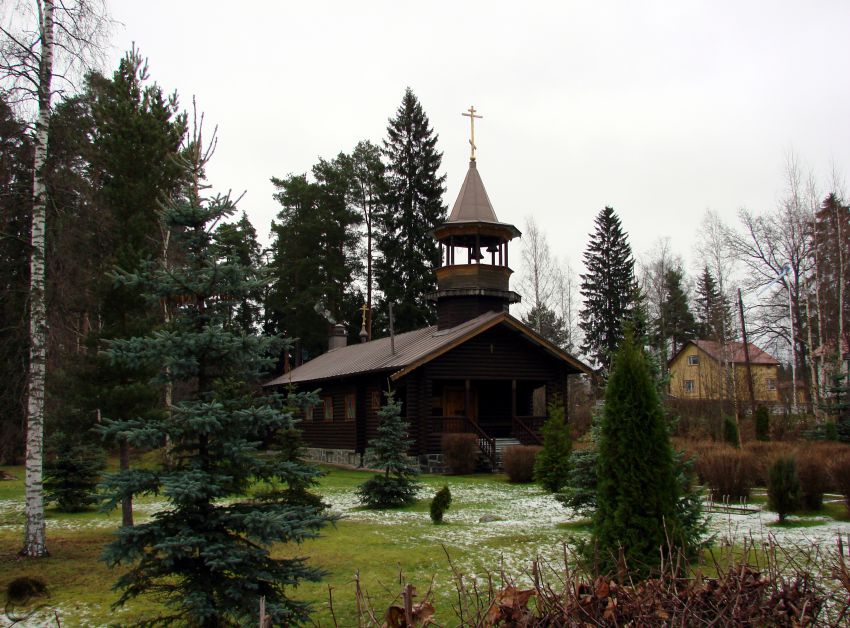 Часовня Богородицы, Мюллюкоски (Кюменлааксо, Финляндия). общий вид в ландшафте