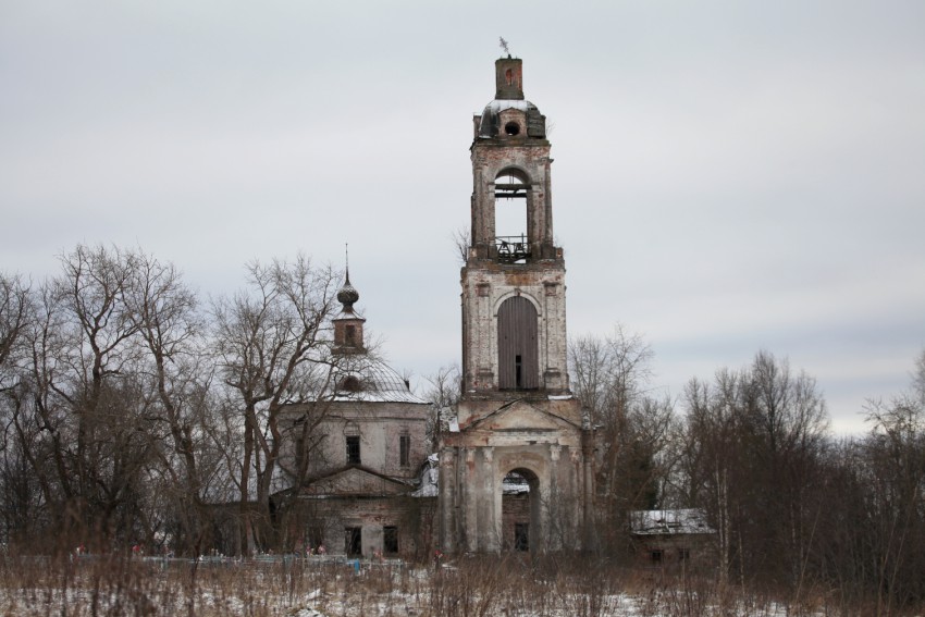 Церковь Успения Пресвятой Богородицы, Успенское на Секше, урочище (Любимский район, Ярославская область). общий вид в ландшафте