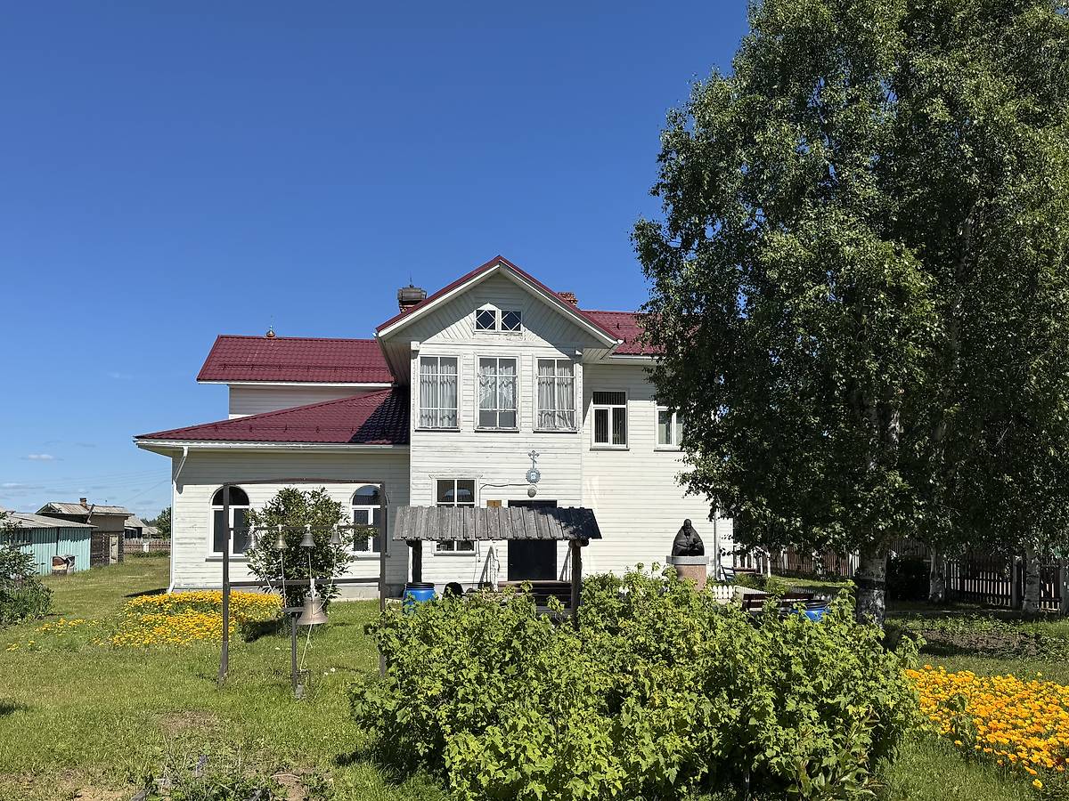Вид с юго-запада, фасады. Сурский Иоанно-Богословский женский монастырь. Домовая церковь Иоанна Кронштадтского, Сура (Пинежский район, Архангельская область)