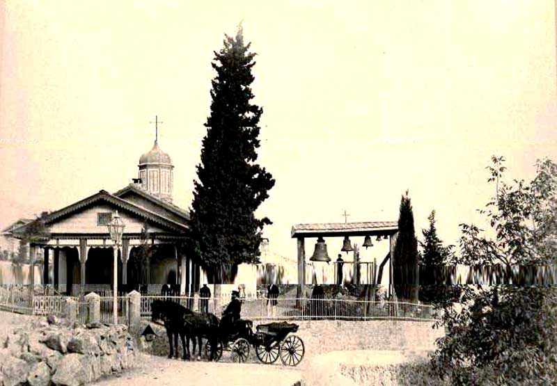 Ялта. Церковь Феодора Тирона. архивная фотография, Старая церковь незадолго до сноса. Фото 1890-х годов