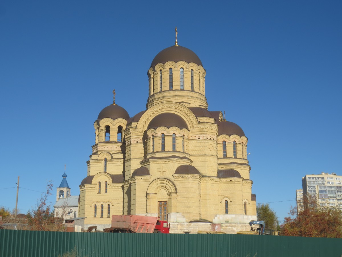 Волгоград. Церковь Иоанна Кронштадтского (большая). фасады
