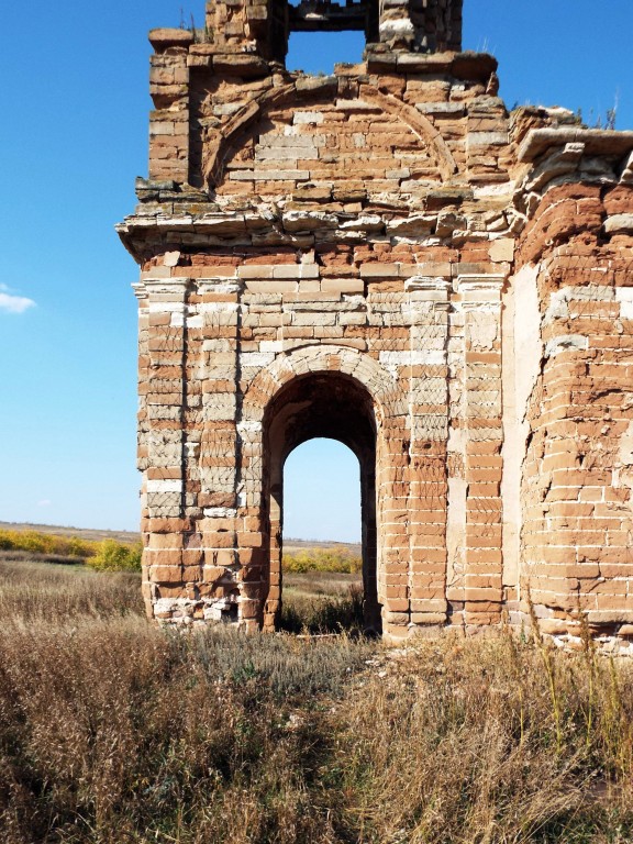 Церковь Михаила Архангела, Новомертовка, урочище (Северный район, Оренбургская область). архитектурные детали, Первый ярус колокольни с юга.