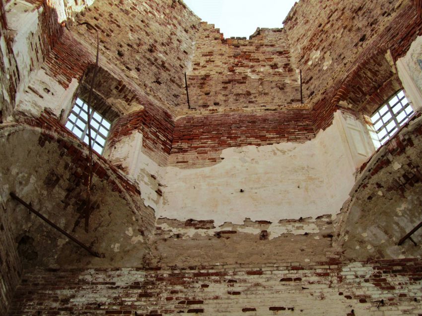 Церковь Троицы Живоначальной, Веретьево, урочище (Вещезерский погост) (Кирилловский район, Вологодская область). интерьер и убранство, тромпы и восьмерик основного объема, восточная сторона