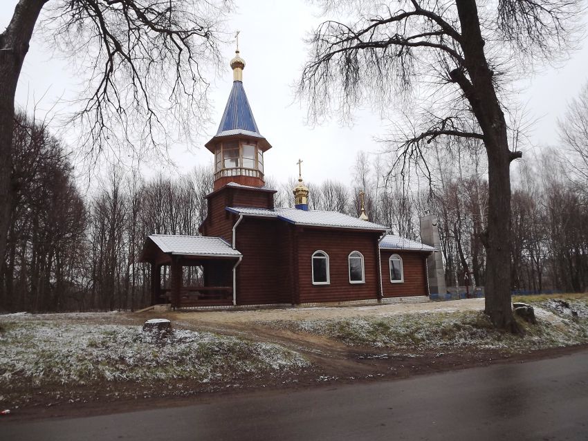 Пятовск. Церковь Рождества Пресвятой Богородицы. общий вид в ландшафте