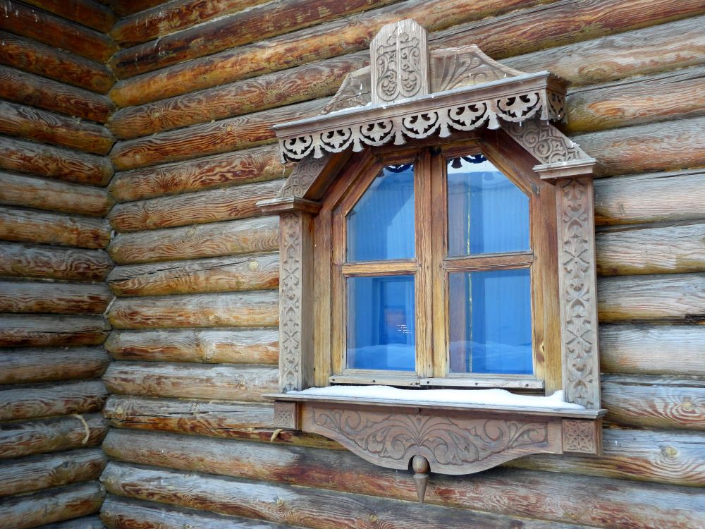 Церковь Евфросинии Полоцкой, Новосибирск (Новосибирск, город, Новосибирская область). архитектурные детали, Наличники окон храма.