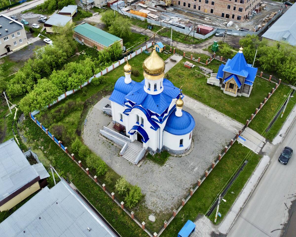 Церковь Рождества Пресвятой Богородицы, Чулым (Чулымский район, Новосибирская область). фасады, Вся территория с ЮВ
