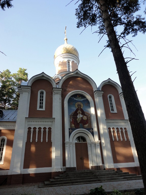 Церковь Троицы Живоначальной в Академгородке, Новосибирск (Новосибирск, город, Новосибирская область). фасады, Южный вход, вид со двора