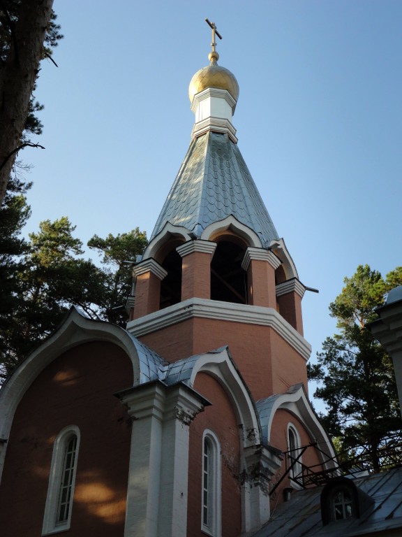 Новосибирск. Церковь Троицы Живоначальной в Академгородке. архитектурные детали, Завершение колокольни