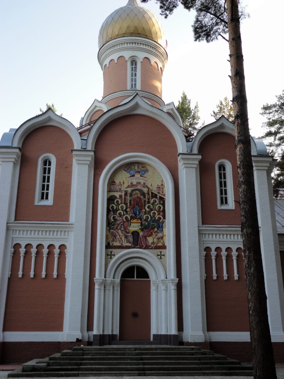 Церковь Троицы Живоначальной в Академгородке, Новосибирск (Новосибирск, город, Новосибирская область). архитектурные детали, Северный вход, вид со двора