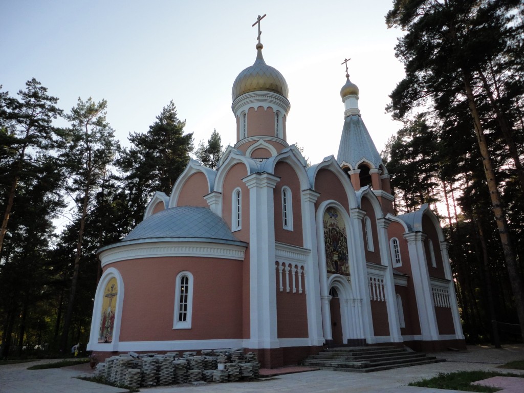 Новосибирск. Церковь Троицы Живоначальной в Академгородке. фасады, Вид с северо-востока