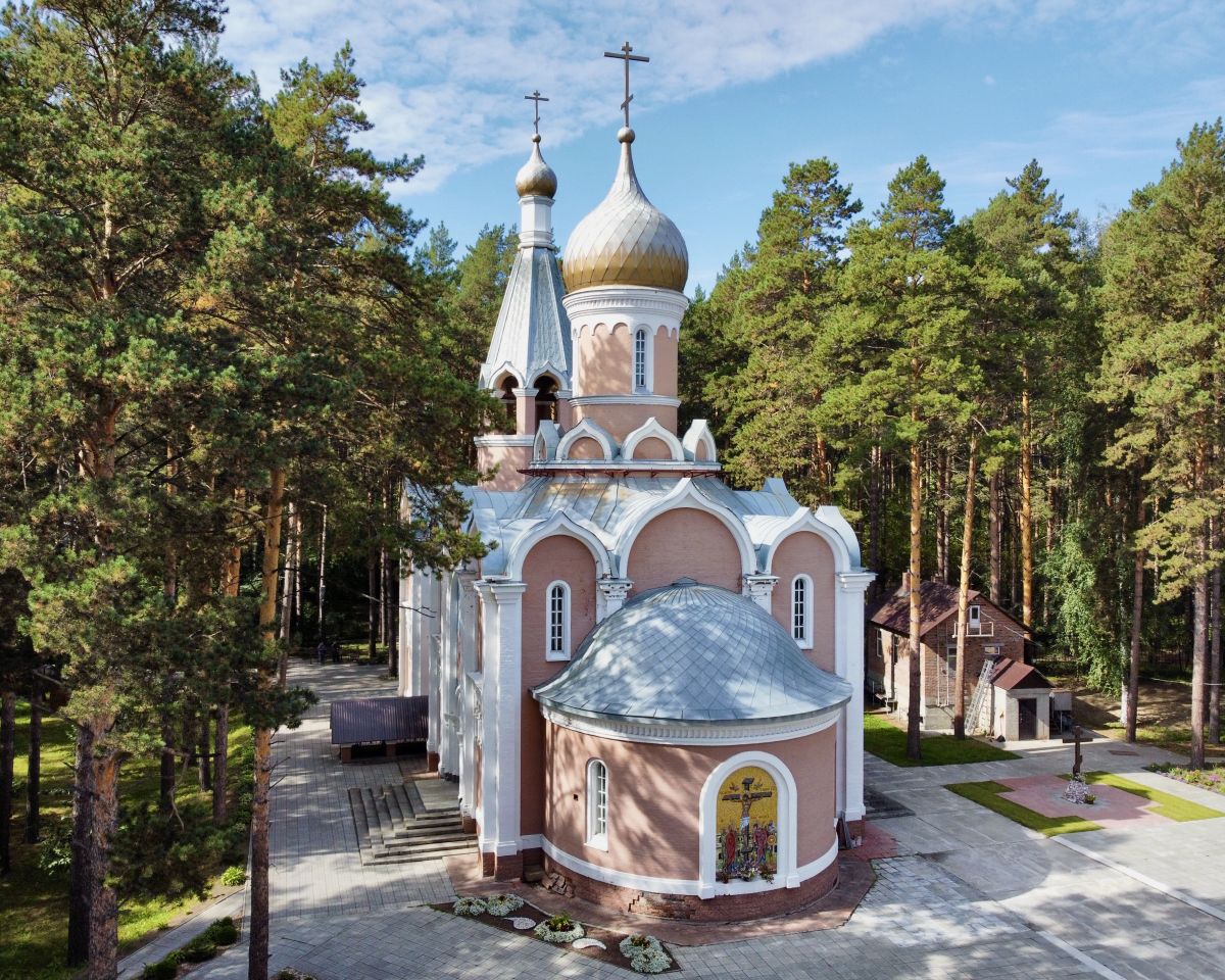 Церковь Троицы Живоначальной в Академгородке, Новосибирск (Новосибирск, город, Новосибирская область). фасады, Вид с ЮВ