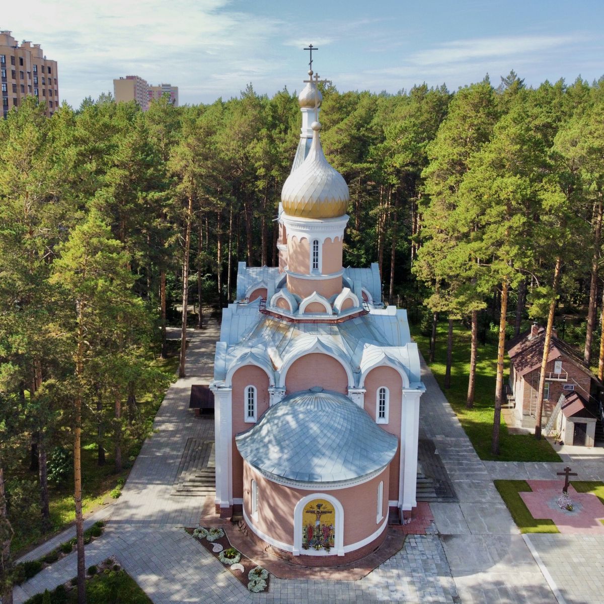 Новосибирск. Церковь Троицы Живоначальной в Академгородке. фасады, Вид с востока