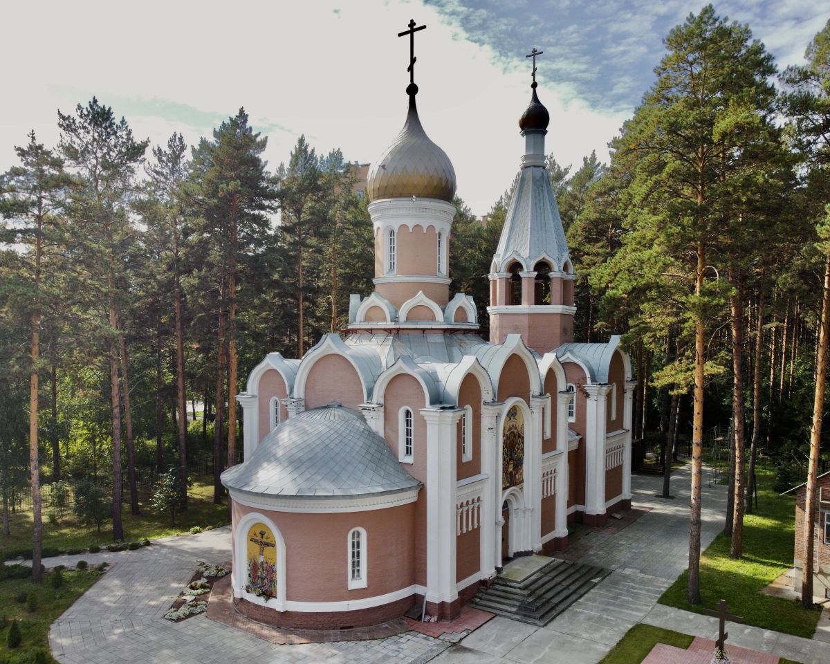 Церковь Троицы Живоначальной в Академгородке, Новосибирск (Новосибирск, город, Новосибирская область). фасады, Вид с СВ