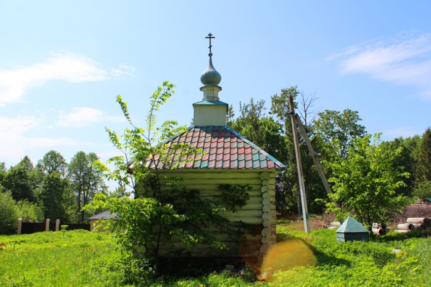 Часовня Богоявления Господня, Опарино (Сергиево-Посадский городской округ, Московская область). общий вид в ландшафте, Вид с востока