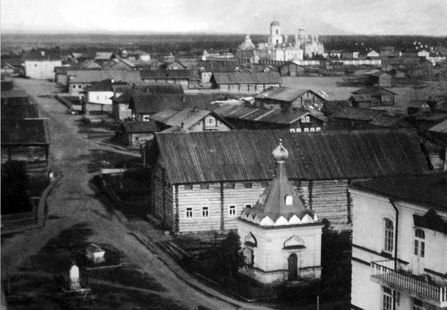 Часовня Илии Пророка, Сура (Пинежский район, Архангельская область). архивная фотография, вид с Никольской церкви