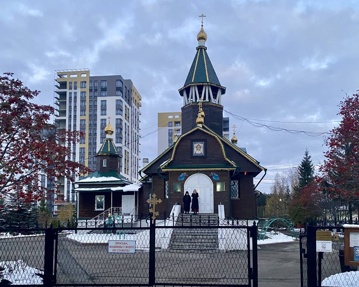 Церковь Филарета, митрополита Московского (крестильная), Кемерово (Кемерово, город, Кемеровская область). фасады, Вид со входа на территорию храма