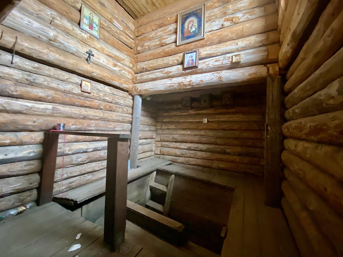 Внутри часовни, интерьер и убранство. Часовня Александра Свирского, Старочервово (Кемеровский район, Кемеровская область)