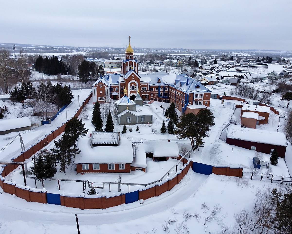 Весь монастырь с востока, фасады. Успенский женский монастырь, Елыкаево (Кемеровский район, Кемеровская область)
