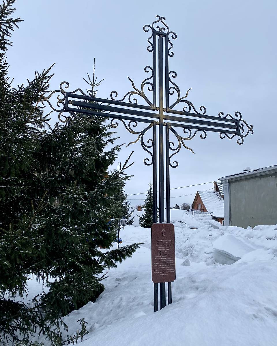Крест в память об Алексеевской женской монашеской общине  Кумума, дополнительная информация. Успенский женский монастырь, Елыкаево (Кемеровский район, Кемеровская область)