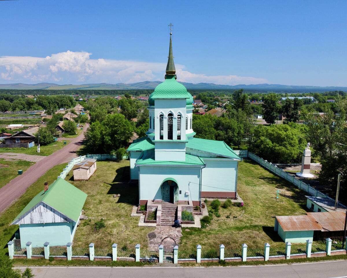 Церковь Троицы Живоначальной, Шалоболино (Курагинский район, Красноярский край). фасады, Вид со входа