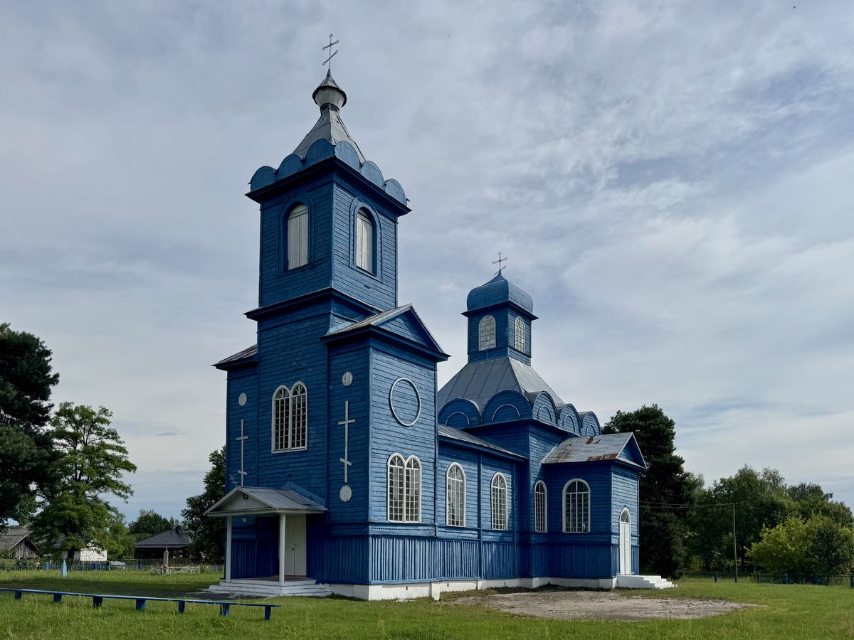 Вид с юго-запада, фасады. Церковь Рождества Пресвятой Богородицы, Лемешевичи (Пинский район, Беларусь, Брестская область)