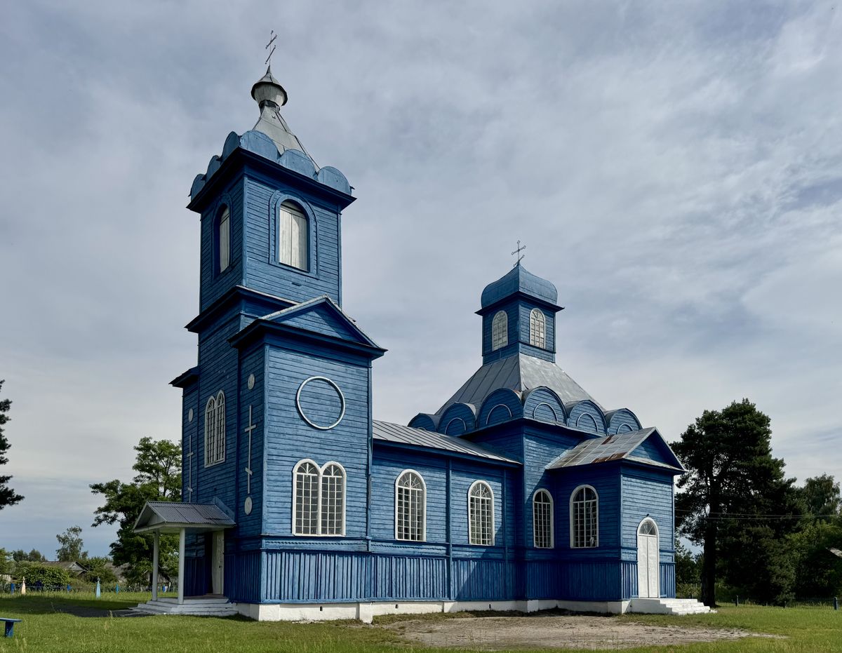 Вид с юго-запада, фасады. Церковь Рождества Пресвятой Богородицы, Лемешевичи (Пинский район, Беларусь, Брестская область)