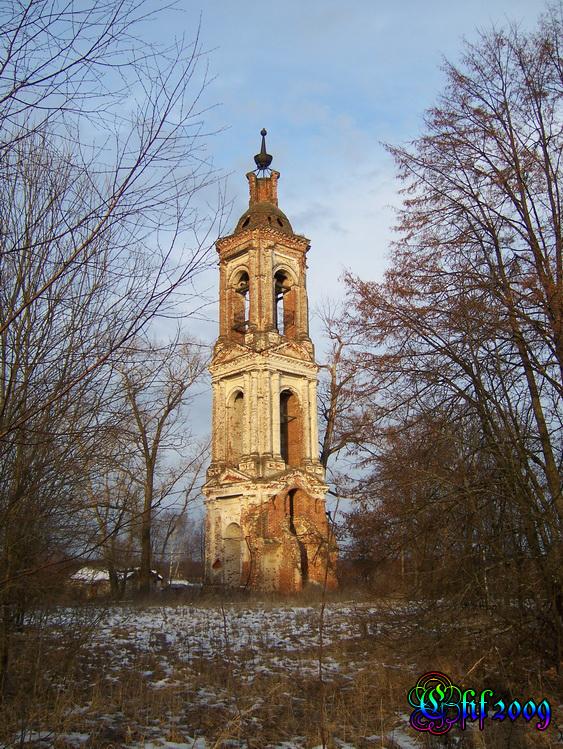 Листьё. Церковь Воскресения Христова. общий вид в ландшафте