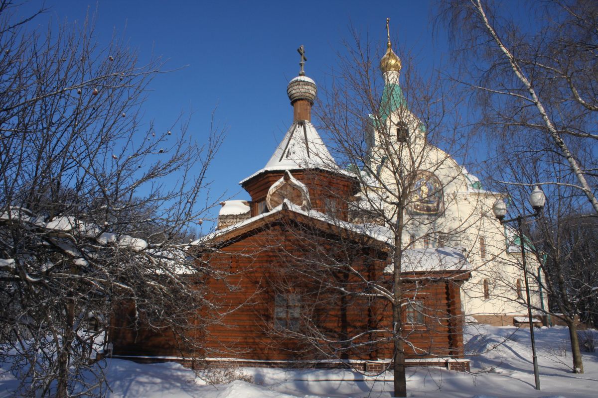 Можайский. Церковь Петра, Алексия, Ионы, Филиппа, Ермогена, святителей Московских в Кунцеве. фасады