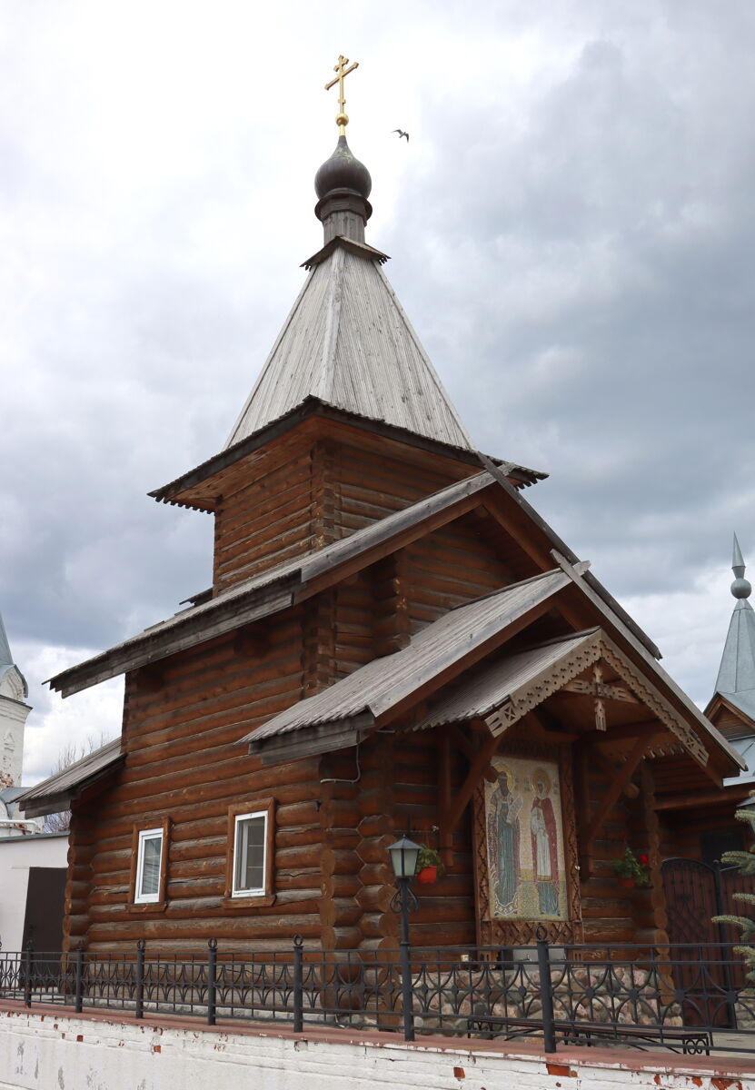 Троицкий женский монастырь. Часовня Петра и Февронии, Муром (Муромский район и г. Муром, Владимирская область). общий вид в ландшафте, Вид с северо-запада