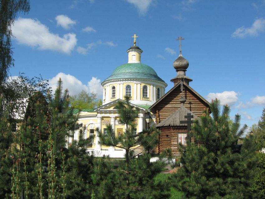 Косино-Ухтомский. Храмовый комплекс. Церкви Николая Чудотворца, Успения Пресвятой Богородицы и Тихона, патриарха Всероссийского. фасады