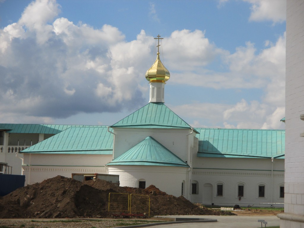 Воскресенский Новоиерусалимский монастырь. Церковь Трёх Святителей при больничном корпусе, Истра (Истринский городской округ и ЗАТО Восход, Московская область). фасады