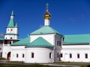 Истра. Воскресенский Новоиерусалимский монастырь. Церковь Трёх Святителей при больничном корпусе